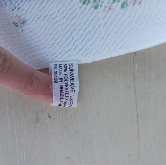 Sunweave Linen Corporation Cotton/Polyester Antique White Floral 5 Napkins - Picture 3 of 5